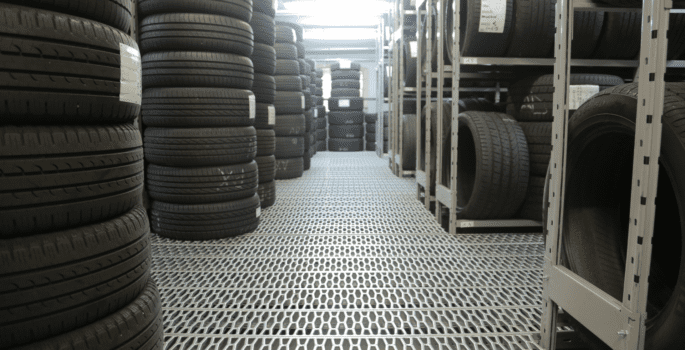 Tips on prolonging the shelf life of tires in storage