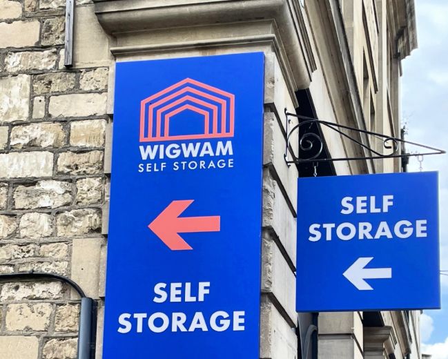 Bath self storage cover